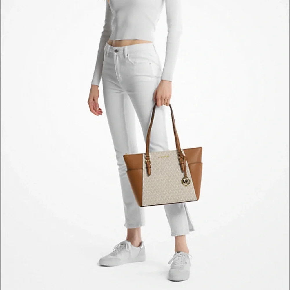 🍓NWT Michael Kors Charlotte Set
